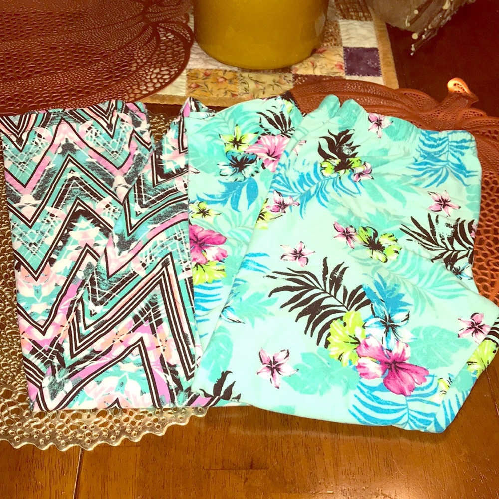 Lot of 2 NWT Capri leggings